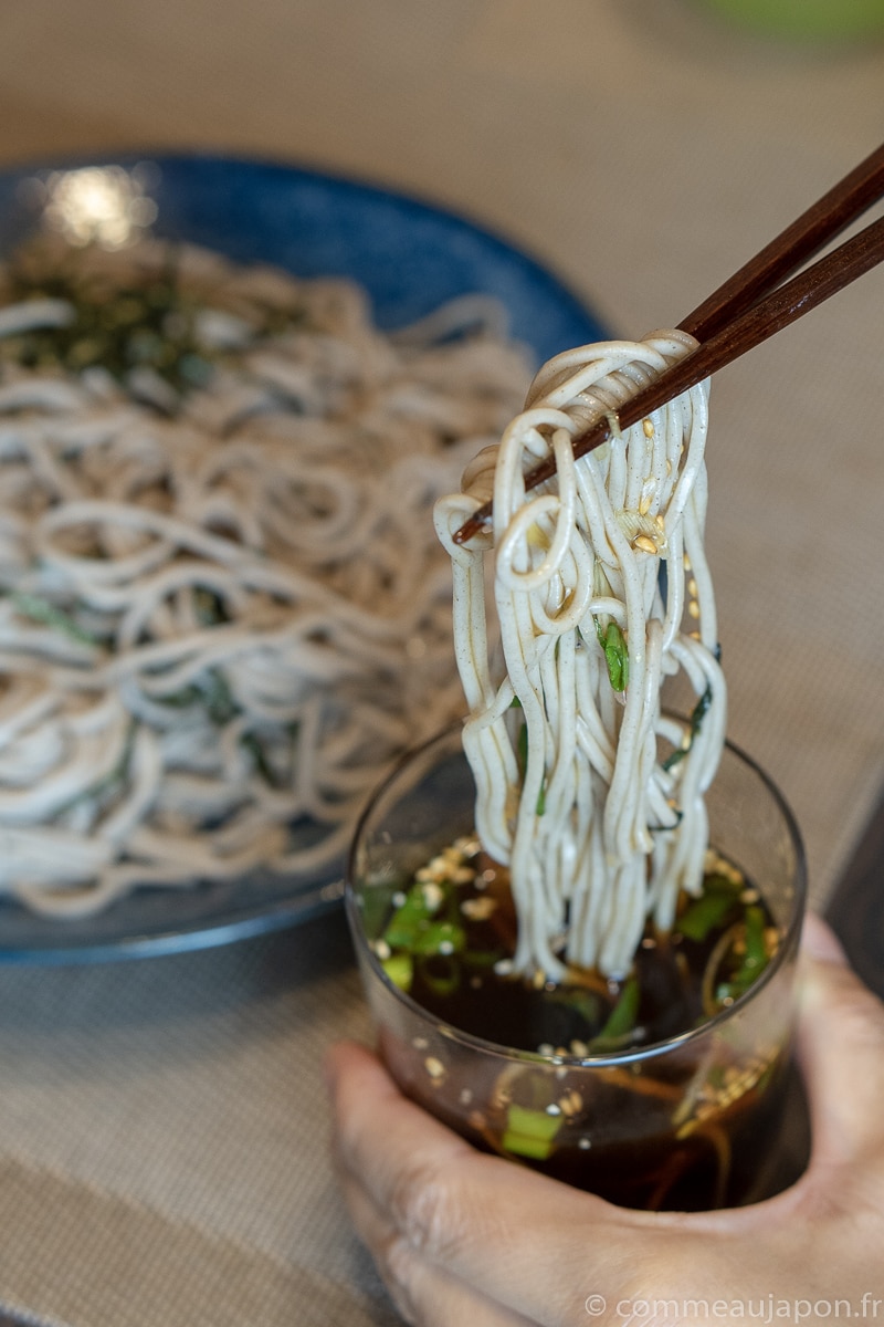 zarusoba comment manger Zaru Soba - Nouilles soba froides - ざるそば