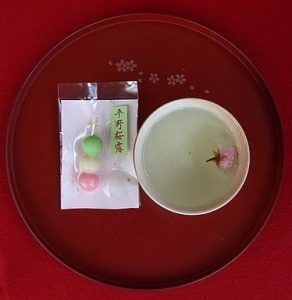 Sakura dango et thé de sakura