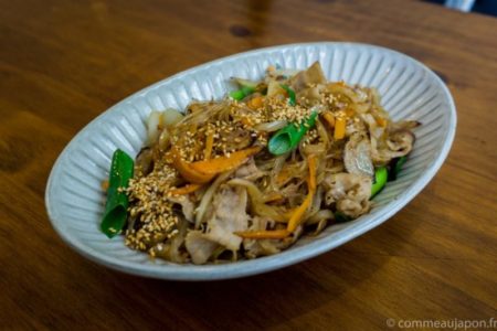 Recette du Japchae - Vermicelles aux porcs, oignons et carottes