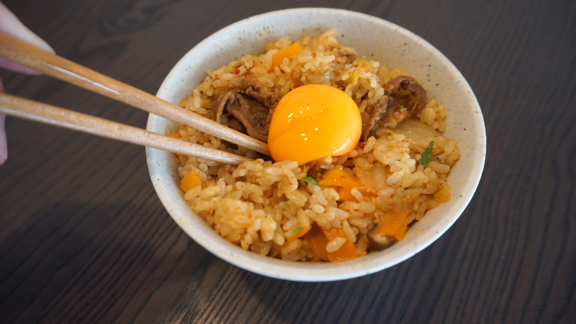 Recette pour Rice Cooker : Riz au boeuf, kimchi et jaune d’œuf