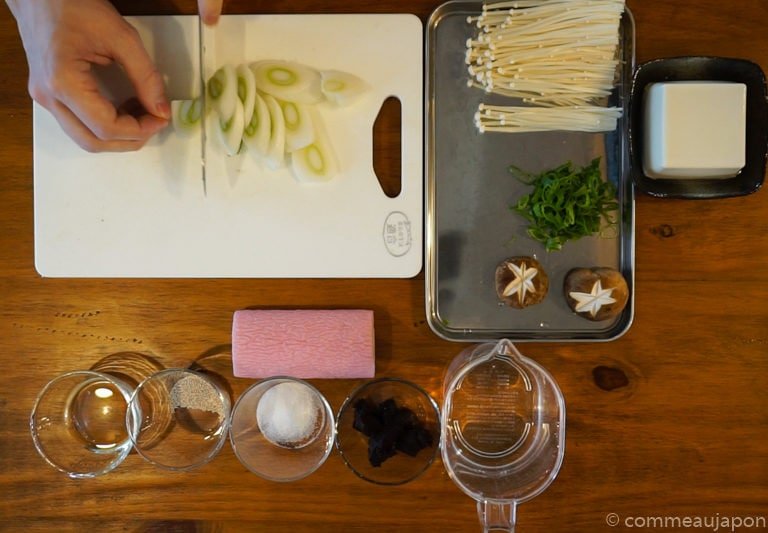 miso Udon step1 Udon au miso rouge poulet et légumes - Miso Nikomi Udon