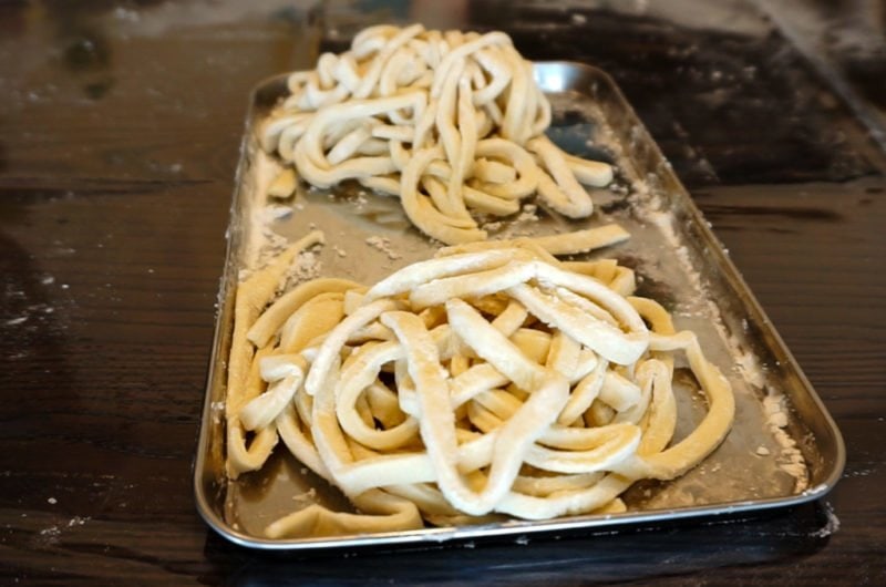 Recette Japonaise : Faire ses udon maison.. avec les pieds !