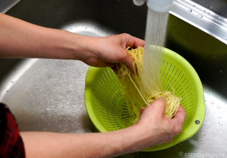 Yaki soba eau chaude Yakisoba - Nouilles japonaises sautées au porc et légumes - 焼きそば