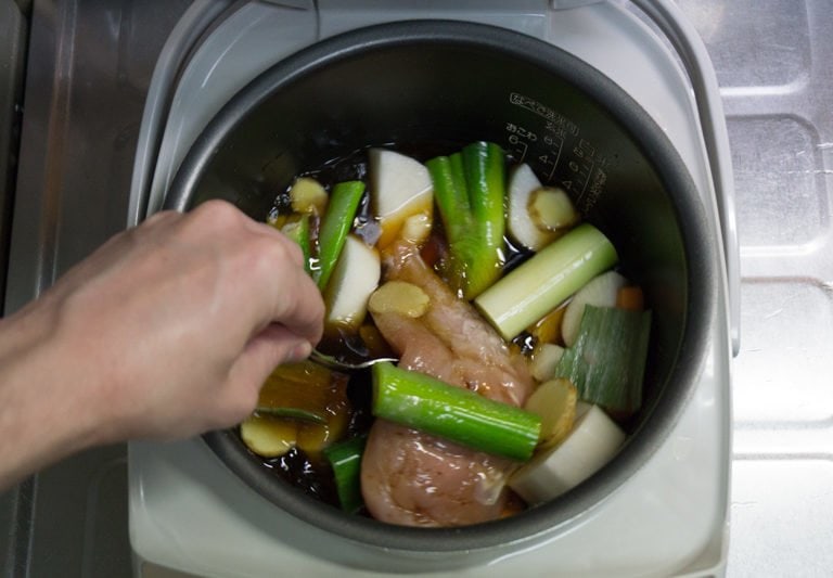 rice cooker daikon etape 4 Recette pour Rice Cooker : Pot-au-feu de poulet japonais