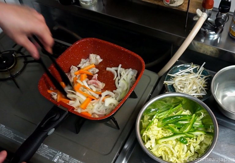 yakiSoba cuisson etape 2 1 Yakisoba - Nouilles japonaises sautées au porc et légumes - 焼きそば