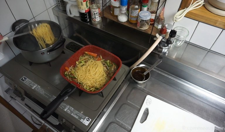 yakiSoba pasta Yakisoba - Nouilles japonaises sautées au porc et légumes - 焼きそば