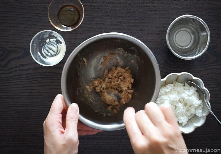 Ensemble De Restauration Rapide Japonaise Onigiri - Riz Avec Farce Moulé En  Forme De Triangle En Nori