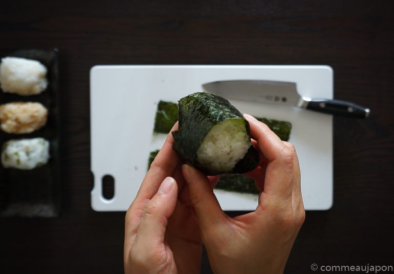 onigiri nori 2 Onigiri - Les sandwichs de riz japonais