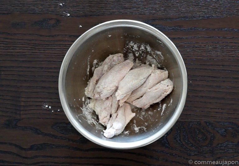 tebasaki etape 1 Tebasaki - Ailes de poulet sauce soja caramélisée et graines de sésame
