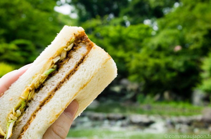 Sandwich japonais au porc pané - katsu sando - カツサンド