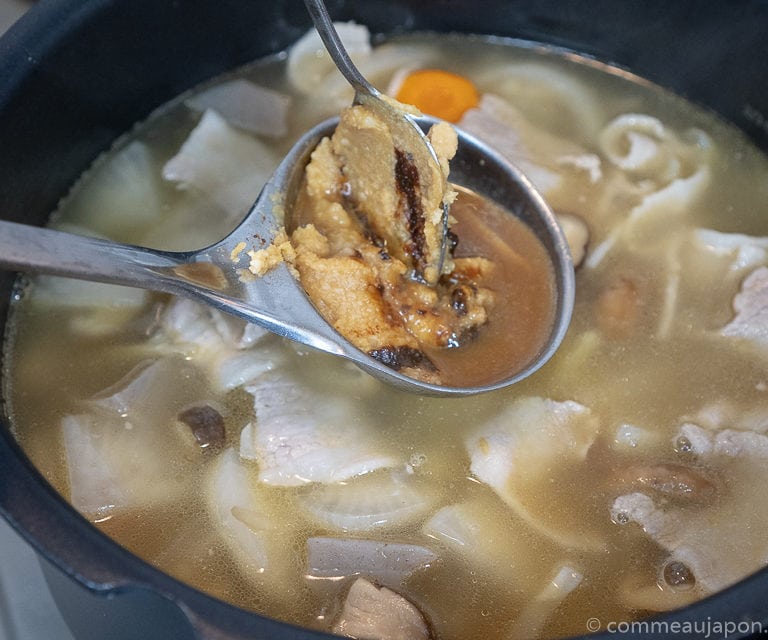 tonjiru etape recette 3 of 15 Tonjiru - Soupe miso au porc et légumes