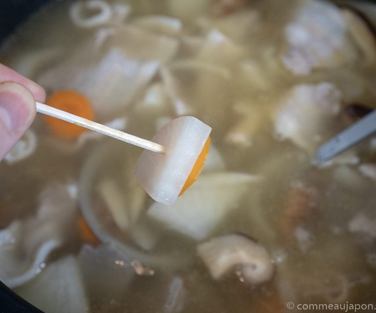 tonjiru etape recette 4 of 15 Tonjiru - Soupe miso au porc et légumes