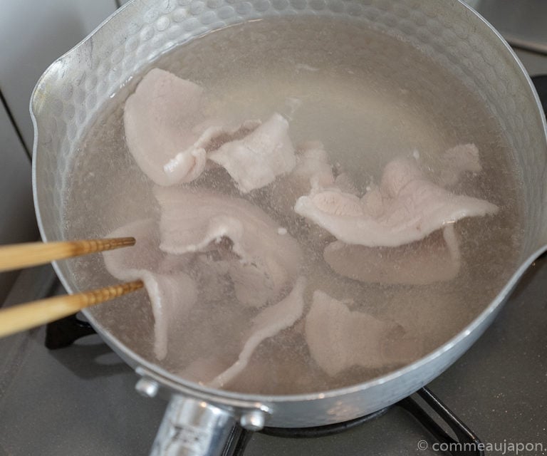 tonjiru etape recette 6 of 15 Tonjiru - Soupe miso au porc et légumes