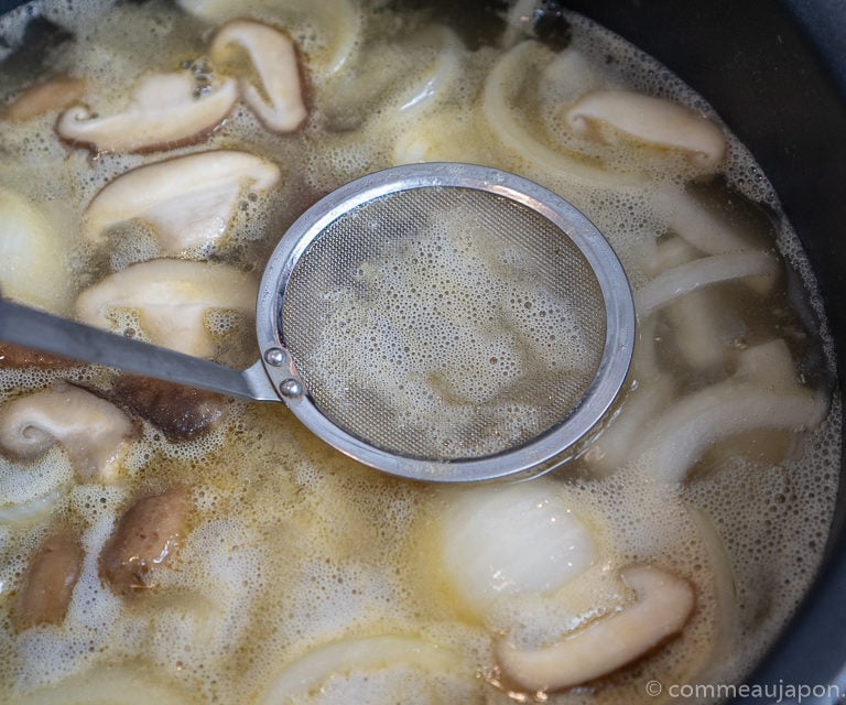 tonjiru etape recette 7 of 15 Tonjiru - Soupe miso au porc et légumes