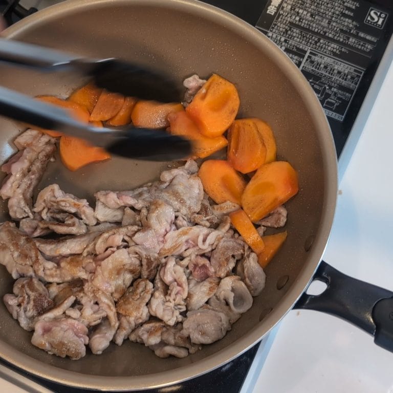 PXL 20241115 023413962 exported 123410 Porc et kaki sautés au gingembre