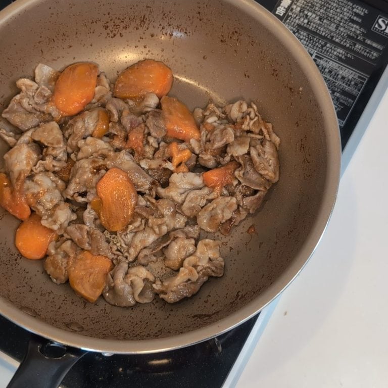 PXL 20241115 023730553 exported 1415672 Porc et kaki sautés au gingembre